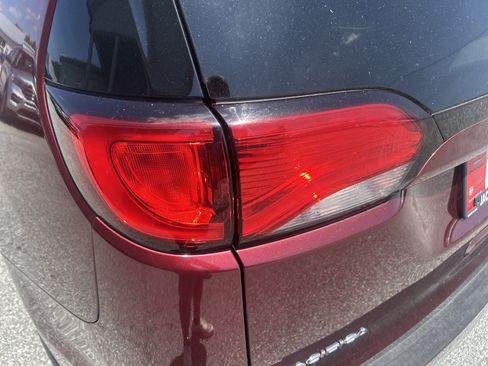 Used 2017 Chrysler Pacifica Touring-L FWD image 40