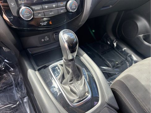 Used 2020 Nissan Rogue Sport SV FWD image 31