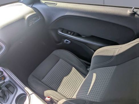 Used 2015 Dodge Challenger SXT RWD image 15
