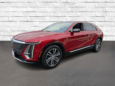 Certified 2024 Cadillac Lyriq Luxury AWD/4WD image 2