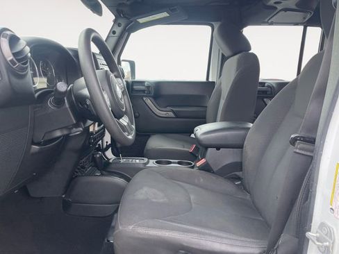 Used 2018 Jeep Wrangler Unlimited Sport image 9
