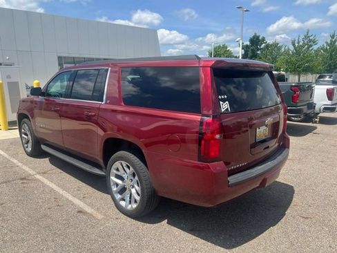 Used 2020 Chevrolet Suburban LT w/ Luxury Package AWD/4WD image 4