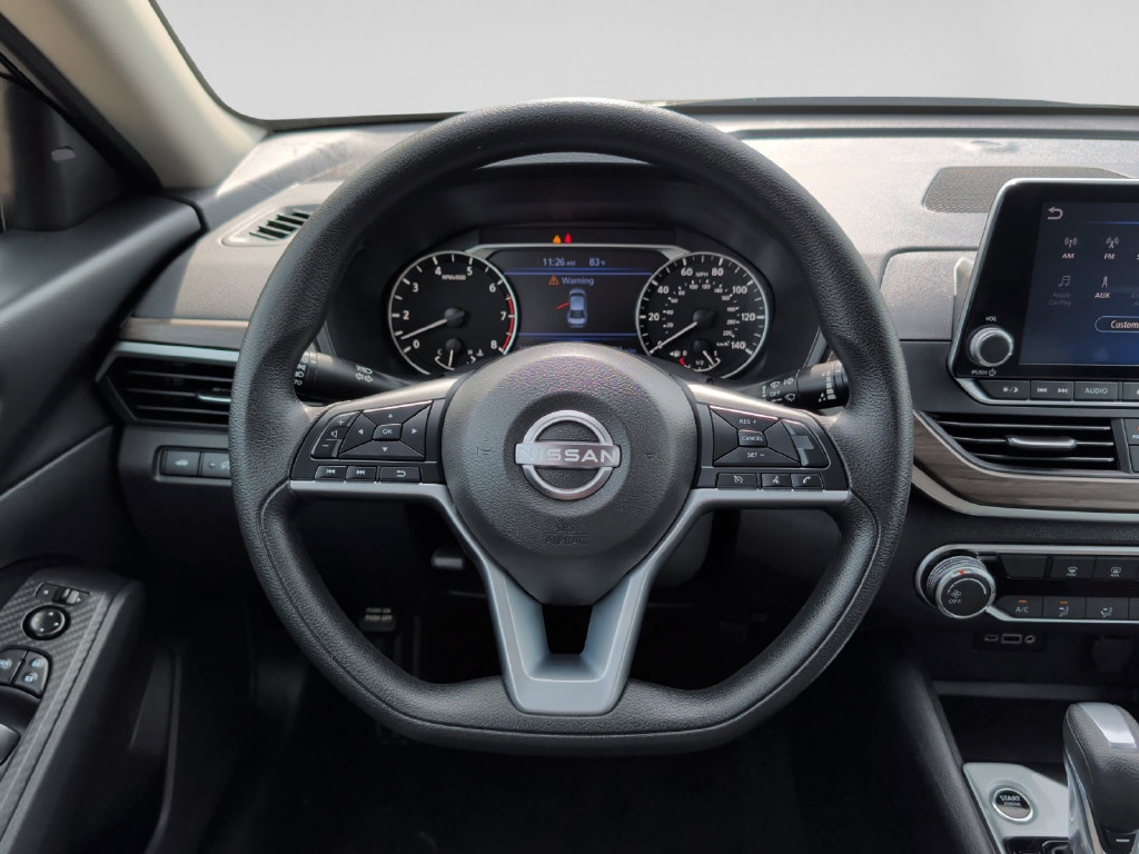 Used 2025 Nissan Altima 2.5 SV FWD image 11