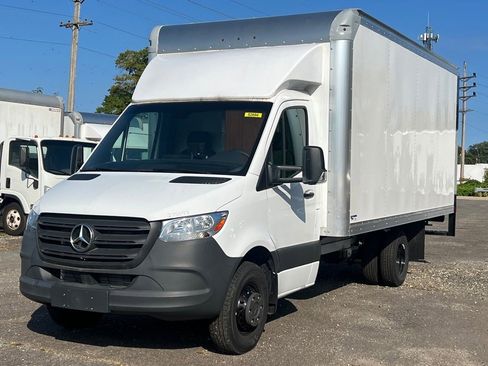 Used 2024 Mercedes-Benz Sprinter 4500 image 6