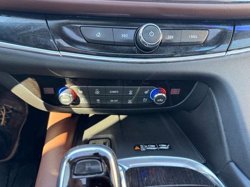Used 2018 Buick Enclave Avenir w/ Avenir Technology Package image 28