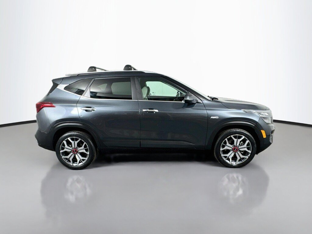 Used 2023 Kia Seltos SX w/ SX Sunroof Package AWD/4WD image 6