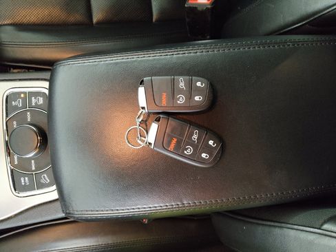Used 2021 Jeep Grand Cherokee High Altitude AWD/4WD image 32