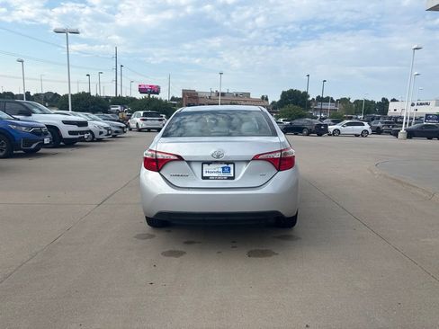 Used 2016 Toyota Corolla LE FWD image 6