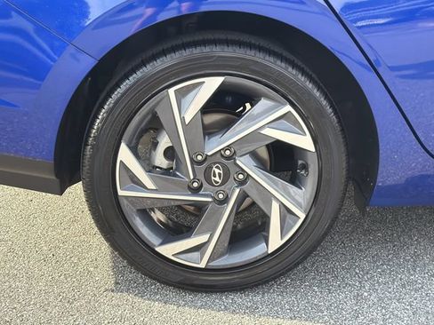 Certified 2025 Hyundai Elantra Sport FWD image 17