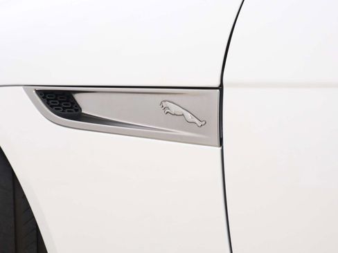 Used 2024 Jaguar F-TYPE Convertible AWD image 10