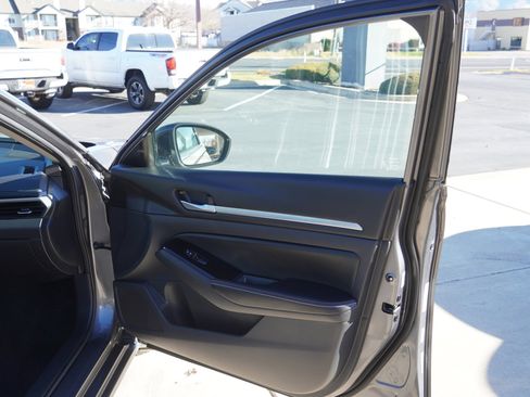 Used 2024 Nissan Altima 2.5 SR w/ SR Premium Package image 24