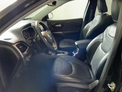 Used 2019 Jeep Cherokee Limited w/ Luxury Group AWD/4WD image 15