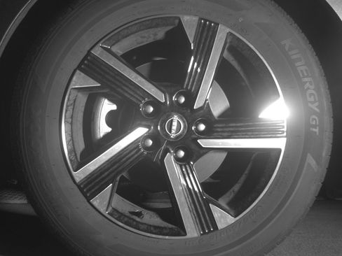 Used 2025 Nissan Sentra SV FWD image 9