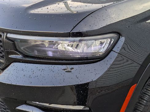 Used 2024 Jeep Grand Cherokee Limited w/ Black Appearance Package image 10