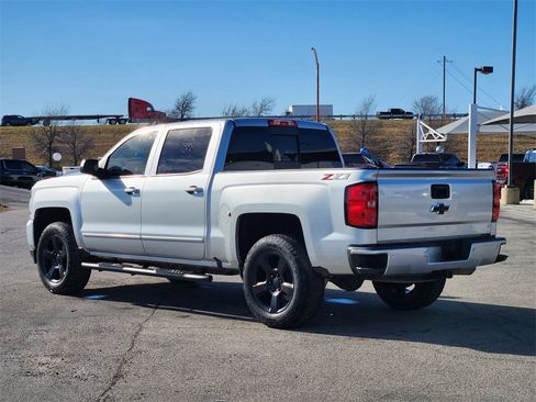 Used 2018 Chevrolet Silverado 1500 LT w/ Texas Edition image 3