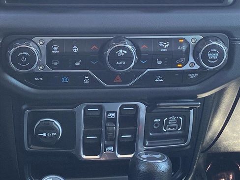 Used 2024 Jeep Wrangler Unlimited Sahara AWD/4WD image 11