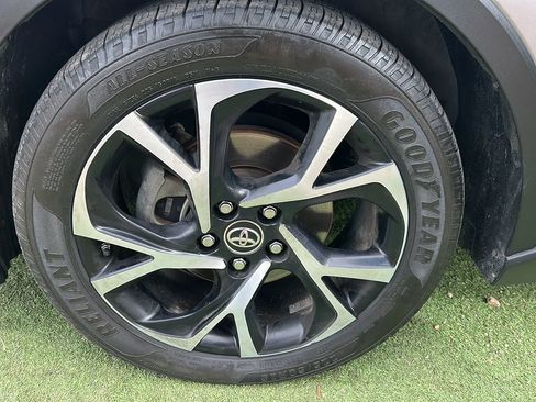 Used 2018 Toyota C-HR XLE image 41