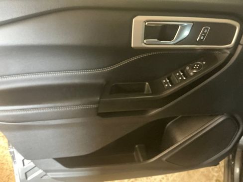 Used 2020 Ford Explorer XLT w/ Equipment Group 202A AWD/4WD image 15