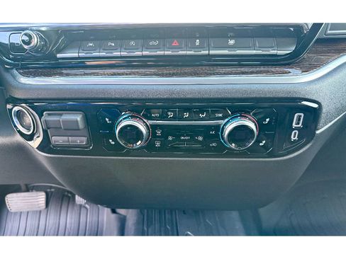 New 2026 GMC Sierra 1500 SLE w/ Preferred Package AWD/4WD image 16