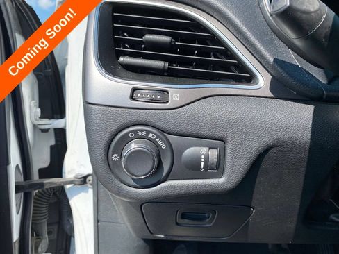 Used 2020 Jeep Cherokee Latitude FWD image 19