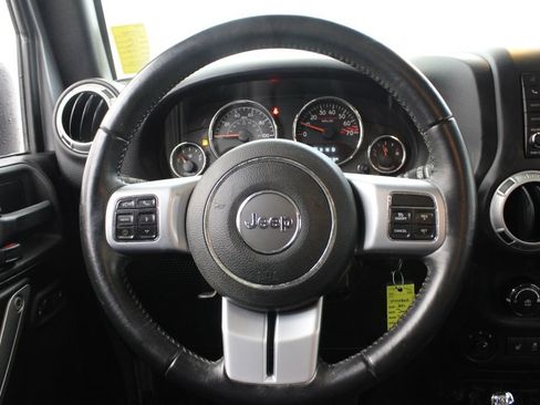 Used 2017 Jeep Wrangler Unlimited Rubicon AWD/4WD image 19