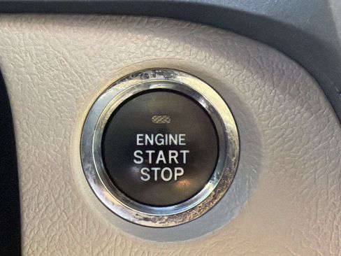 Used 2015 Toyota Sienna XLE Premium FWD image 17