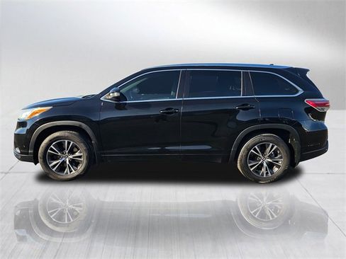 Used 2016 Toyota Highlander XLE image 3