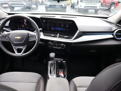 Used 2024 Chevrolet Trax LT w/ Driver Confidence Package FWD image 18