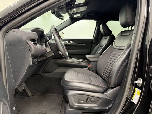 Used 2025 Ford Explorer ST-Line w/ ST-Line Street Pack image 15