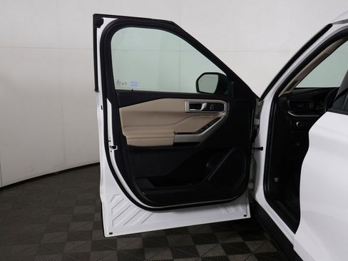 Used 2022 Ford Explorer XLT image 19