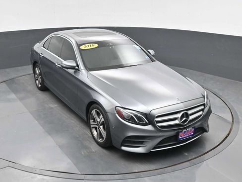 Used 2019 Mercedes-Benz E 300 4MATIC image 21