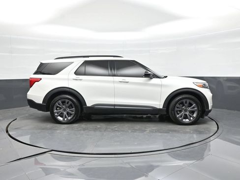 Used 2023 Ford Explorer XLT w/ Equipment Group 202A RWD image 9