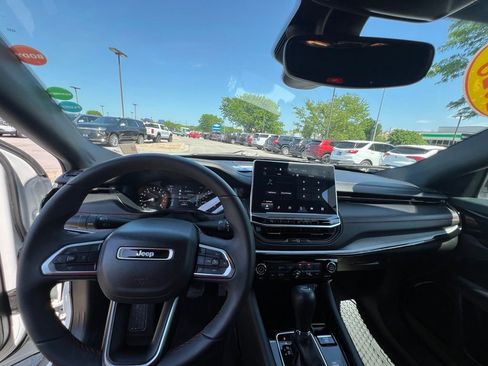 Used 2025 Jeep Compass Trailhawk AWD/4WD image 37
