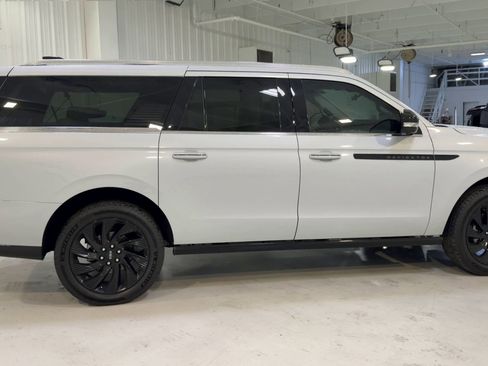 New 2025 Lincoln Navigator L Black Label image 2