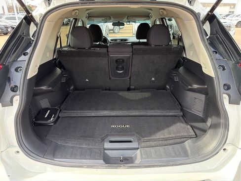 Used 2018 Nissan Rogue SV image 6