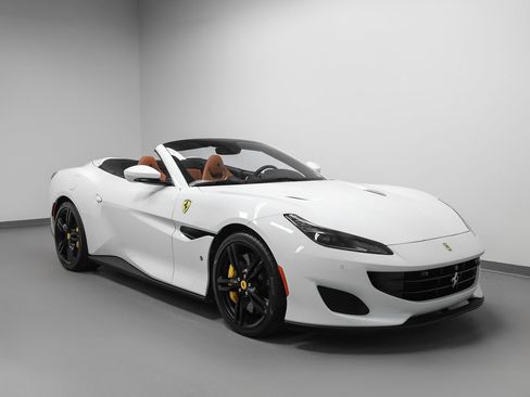 Certified 2019 Ferrari Portofino RWD image 18