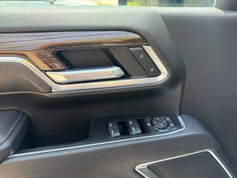 Used 2025 Chevrolet Silverado 2500 LT w/ Convenience Package image 19