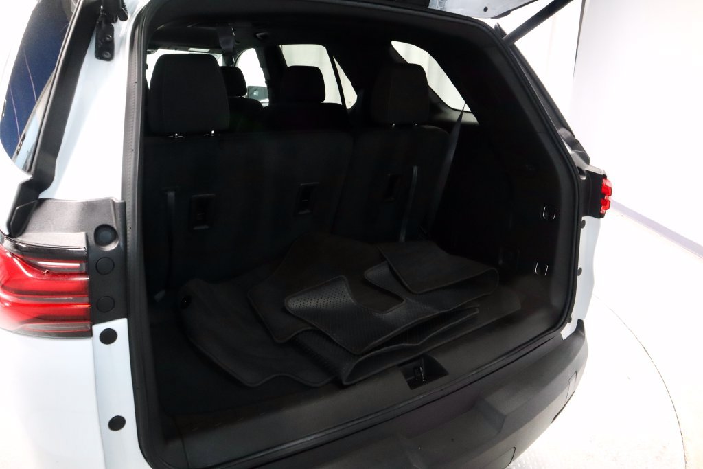 Used 2023 Chevrolet Traverse LT FWD image 13