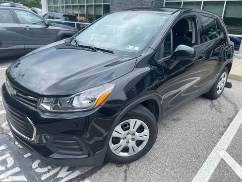 Used 2018 Chevrolet Trax LS FWD image 1