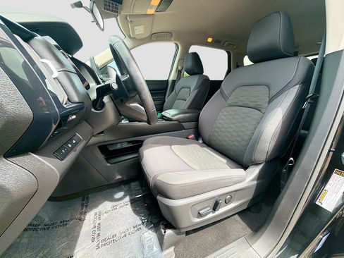 Used 2025 Nissan Pathfinder SV AWD/4WD image 13
