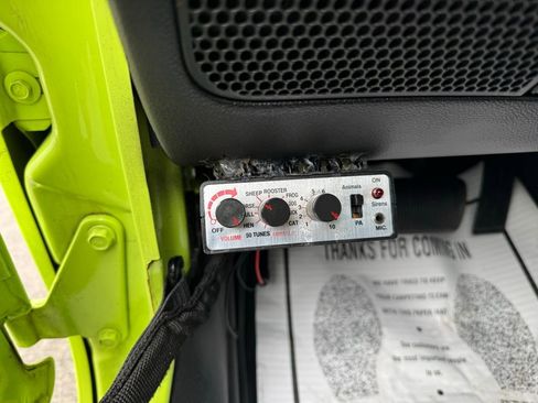 Used 2016 Jeep Wrangler Unlimited Rubicon w/ Connectivity Group AWD/4WD image 14