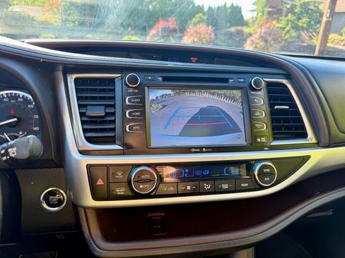 Used 2015 Toyota Highlander XLE AWD/4WD image 13