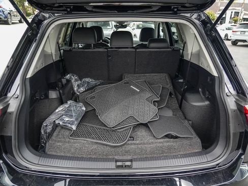 Certified 2023 Volkswagen Tiguan SE FWD image 26
