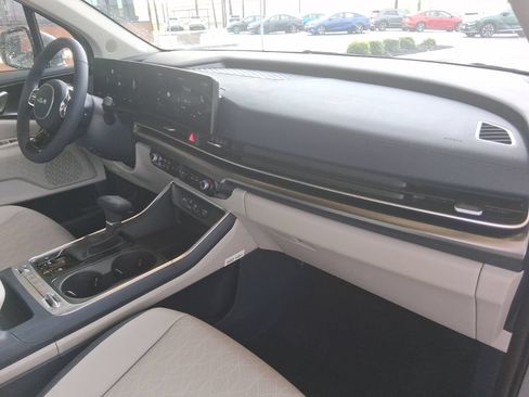 New 2026 Kia Carnival SX w/ SX Dark Edition Package FWD image 11