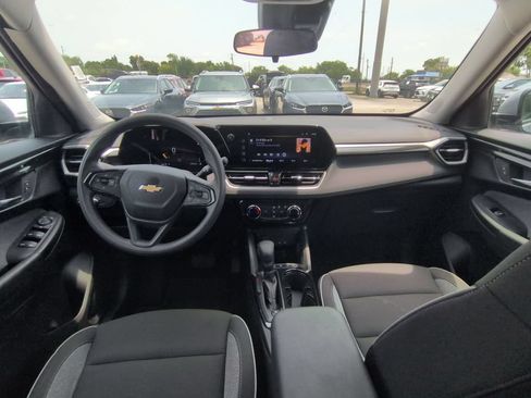 Used 2025 Chevrolet TrailBlazer LT AWD/4WD image 26