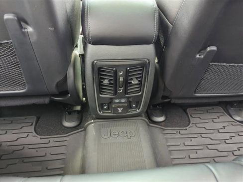 Used 2021 Jeep Grand Cherokee Overland image 19