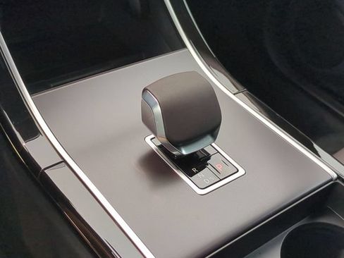 New 2026 Land Rover Range Rover Evoque Hoxton AWD/4WD image 9
