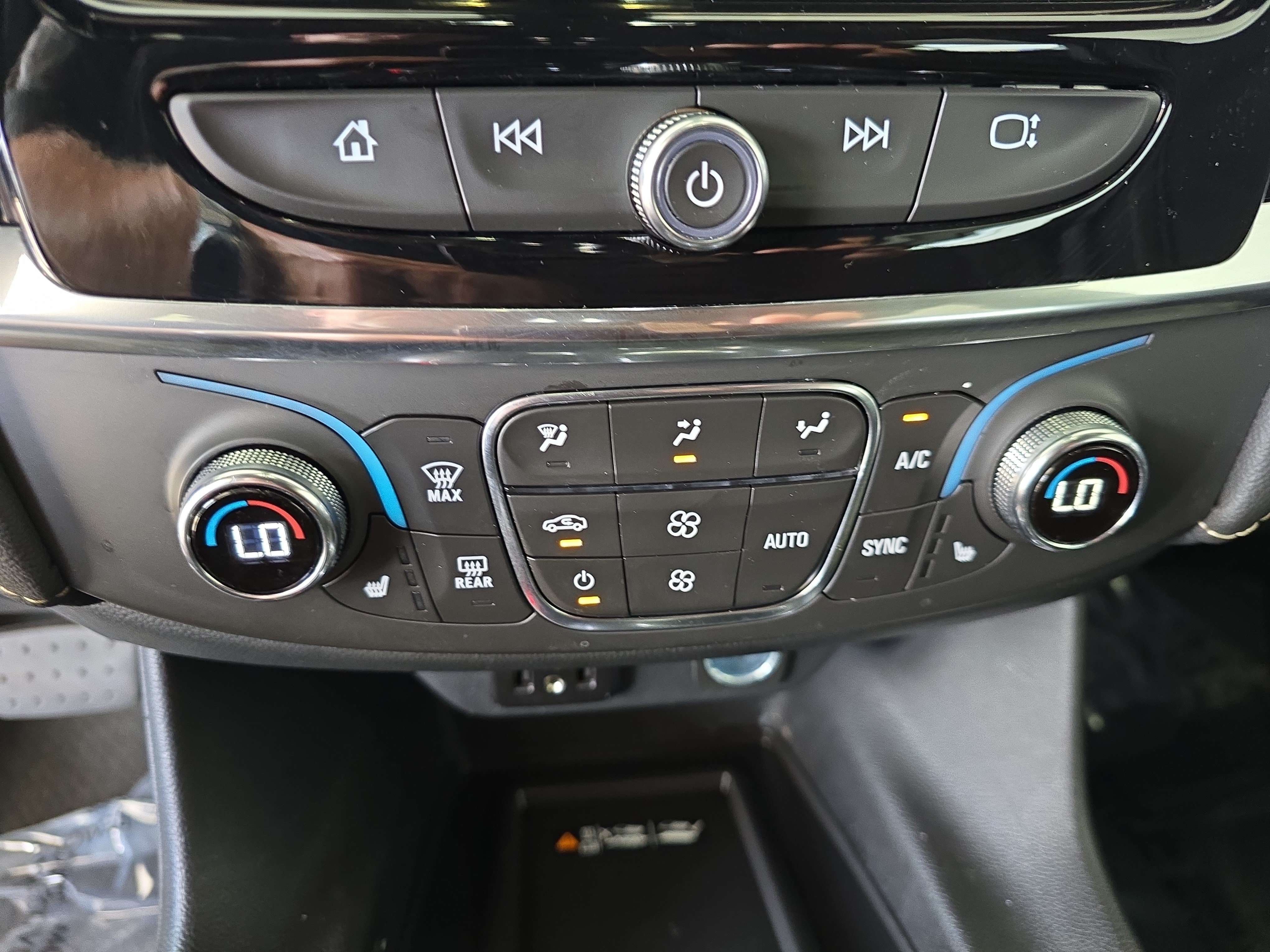 Used 2023 Chevrolet Traverse LT AWD/4WD image 29