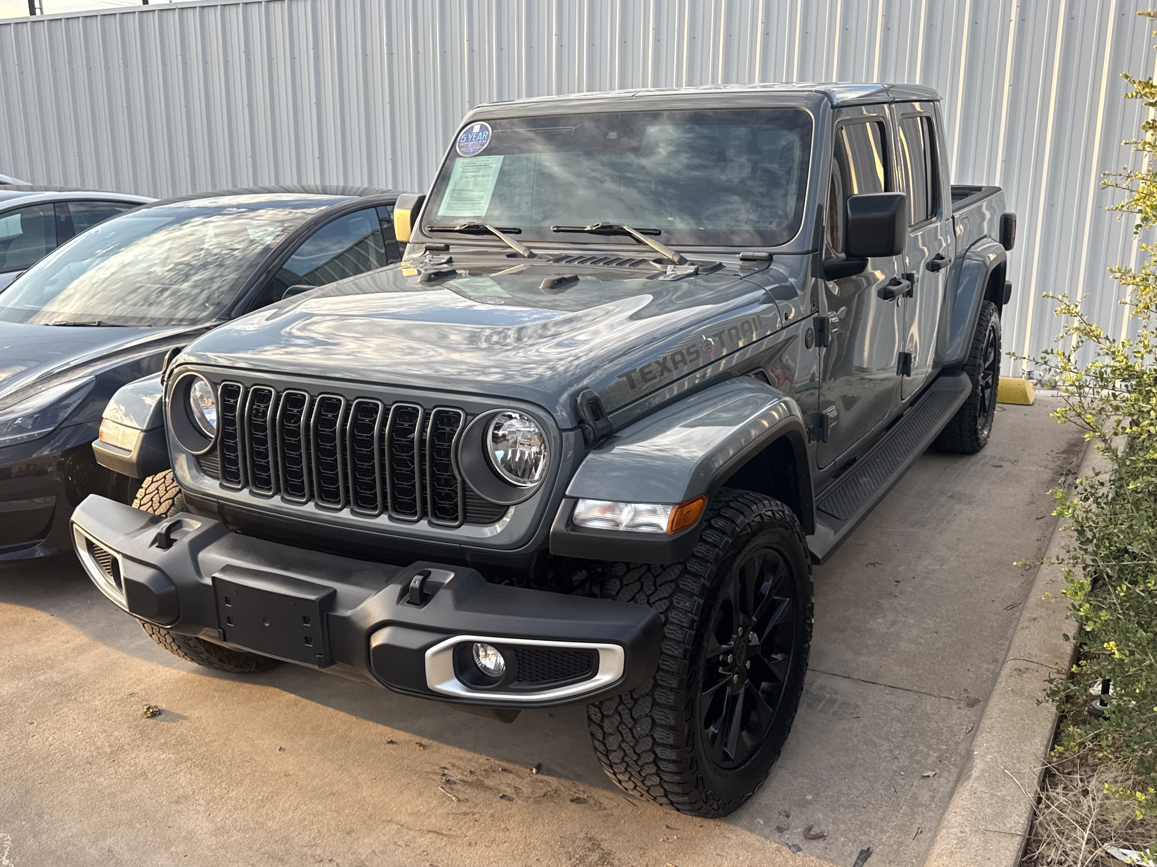 Used 2025 Jeep Gladiator Sport AWD/4WD image 2