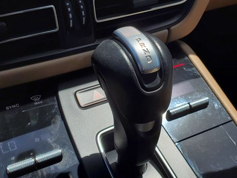 Used 2024 Porsche Macan AWD/4WD image 30